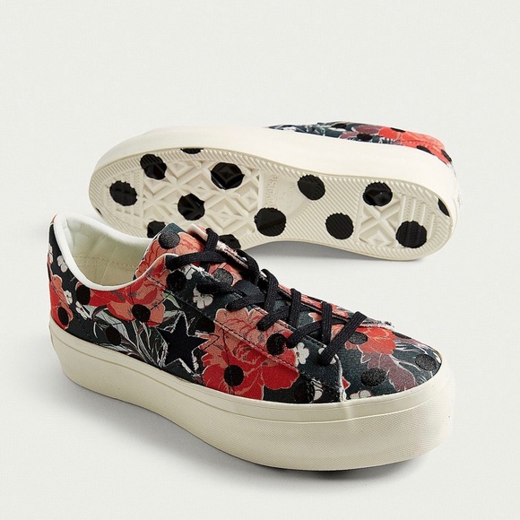Converse Shoes - New With Box Converse One Star Polka Dots